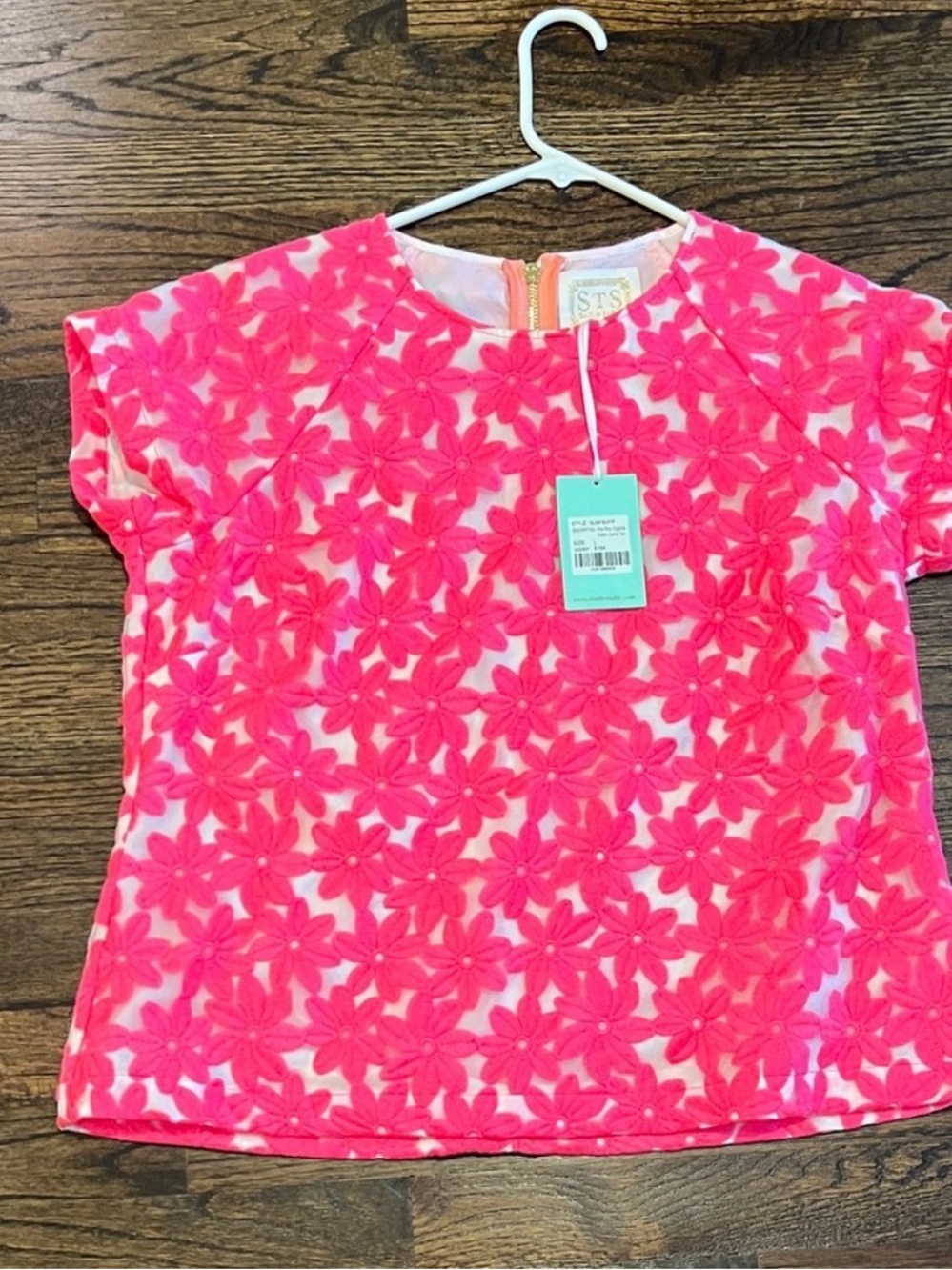 Sail to Sable Pink Floral Appliqué Short Sleeve Top